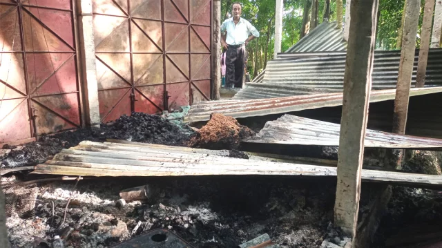 রাউজানে চাঁদা না পেয়ে ব্যবসায়ীর দোকানে আগুন দেওয়ার অভিযোগ